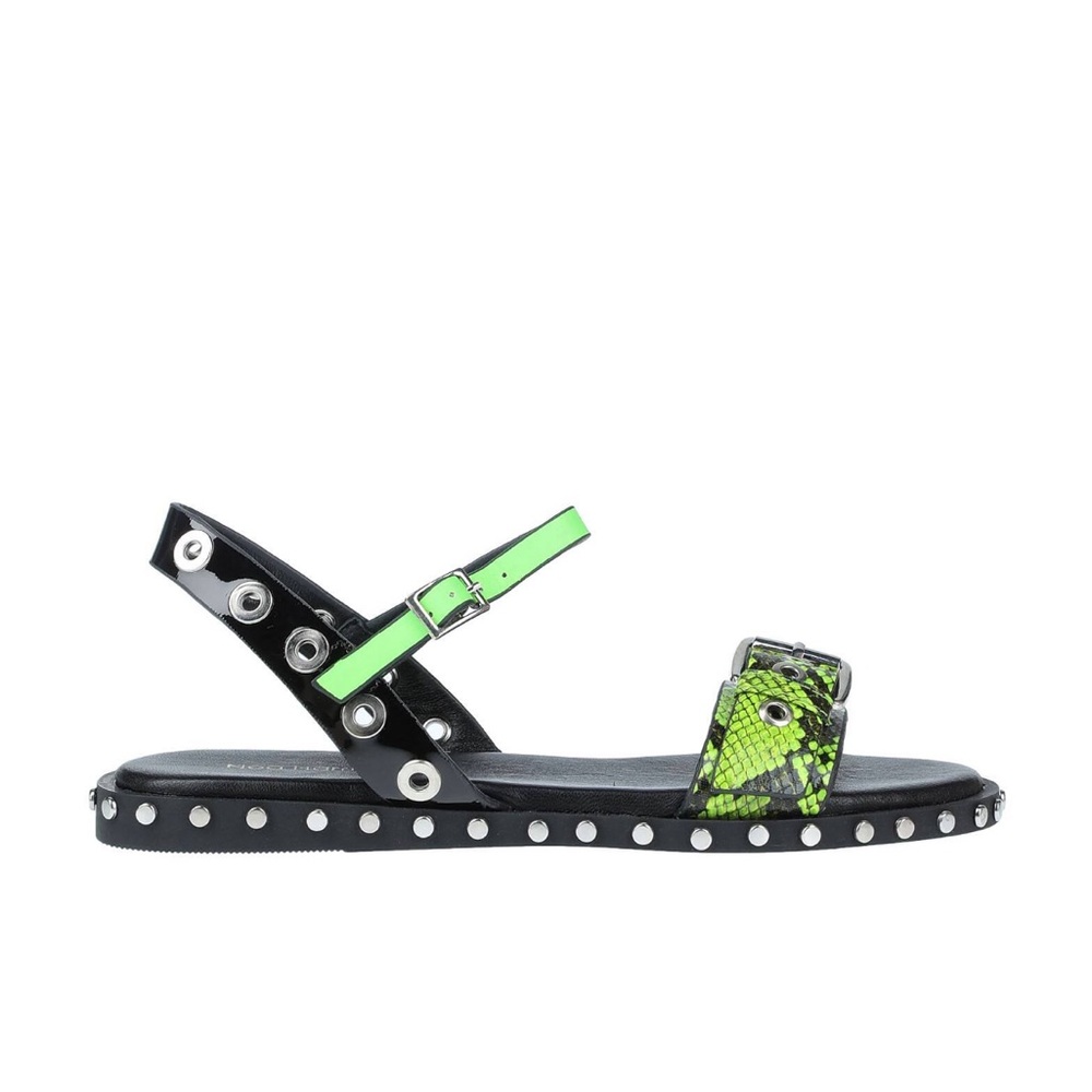 Women sandals New in the box size 7